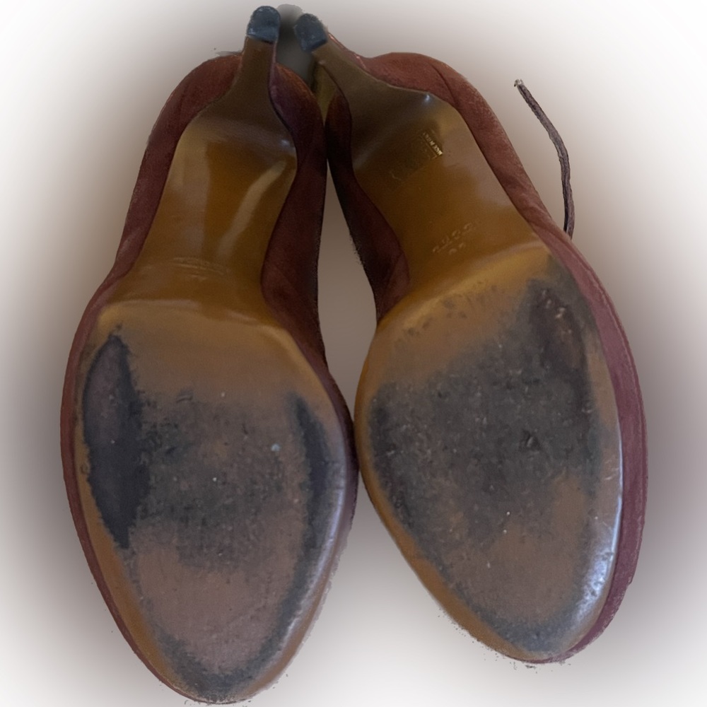 GUCCI T-Strap Peep Toe Bordeaux ultra soft suede heels - Picture 4 of 6